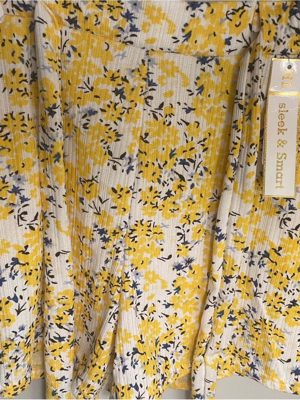 New Yellow flower shorts - Picture 4 of 4
